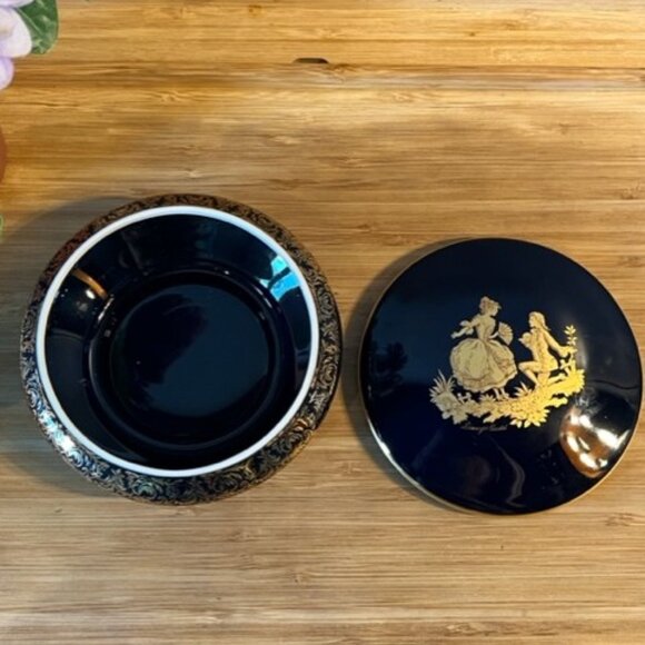 Vintage Limoges Castel Cobalt Blue 22K Gold trim courting couple Trinket Box - Picture 4 of 5